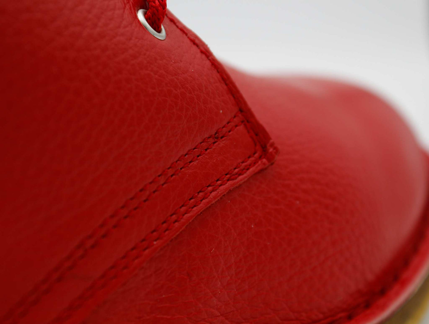 Scarpe polacchina in pelle di vitello rossa artigianale made in Italy con suola antiscivolo in gomma naturale