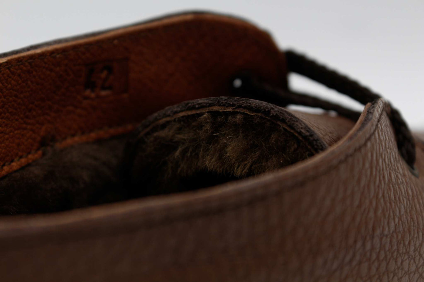 Scarpe Polacchina artigianali in pelle di vitello marrone con fodera in montone e suola in gomma naturale made in Italy