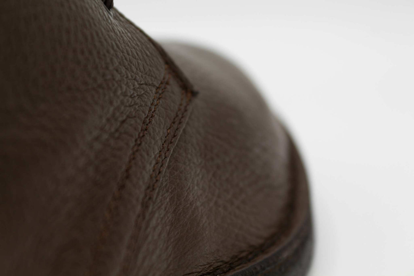 scarpa unisex marrone in pelle di vitello fatta a mano made in Italy con suola in gomma naturale antiscivolo